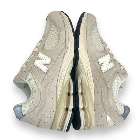 New Balance 2002R Shoes Color: Beige size various New with box - Picture 5 of 9